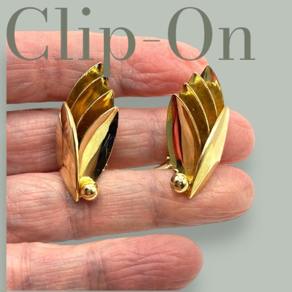 Vintage Goldtone Clip-On Earrings - Picture 1 of 7